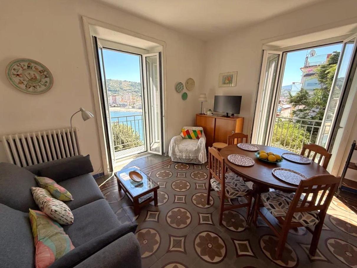 Panoramic Apartments In Villa In Center "The Beach And The Cliff" 1 Agropoli Bagian luar foto